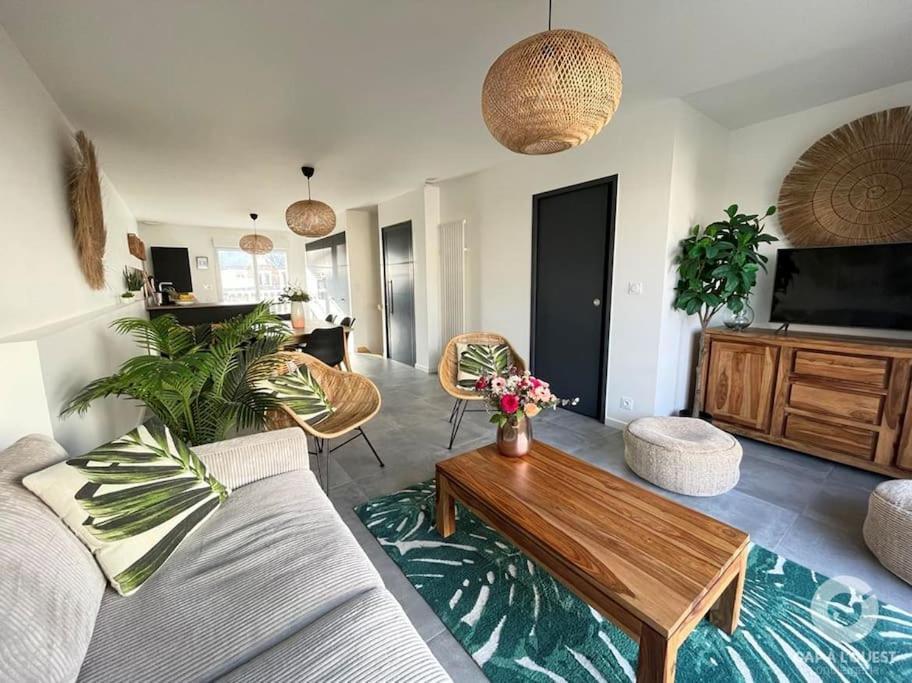 .La Villa Sablaise. Maison Avec Place De Parking Au Coeur Du Quartier Arago Ле-Сабль-д’Олон Экстерьер фото
